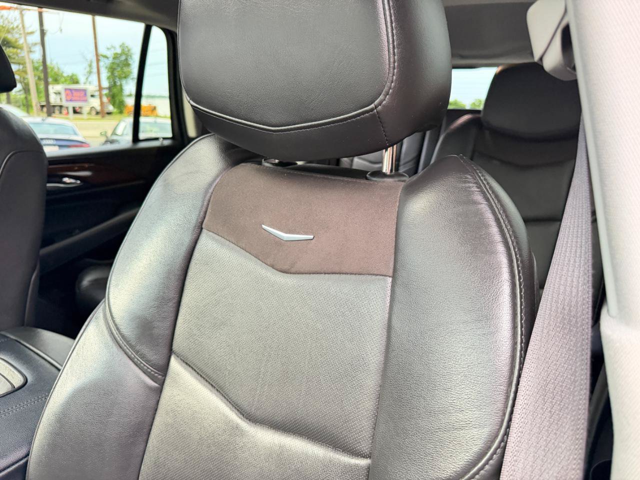 Used 2017 Cadillac Escalade Luxury AWD/4WD image 14