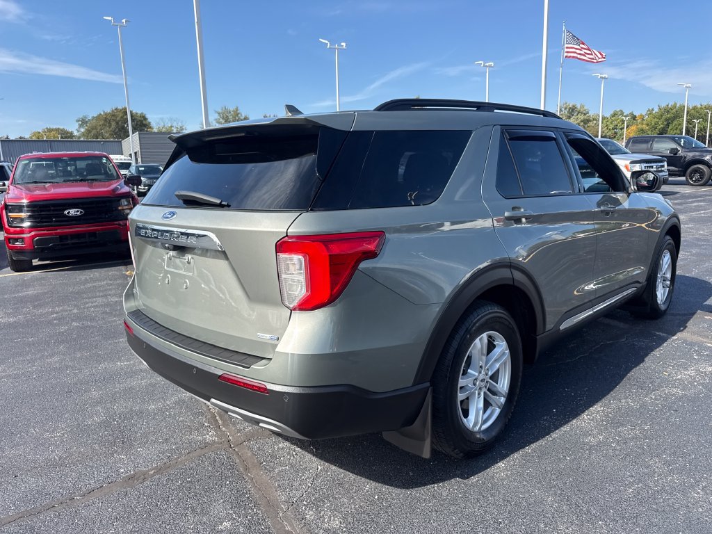 Used 2020 Ford Explorer XLT w/ Equipment Group 202A AWD/4WD image 7