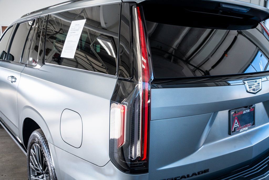 Used 2023 Cadillac Escalade ESV V image 23