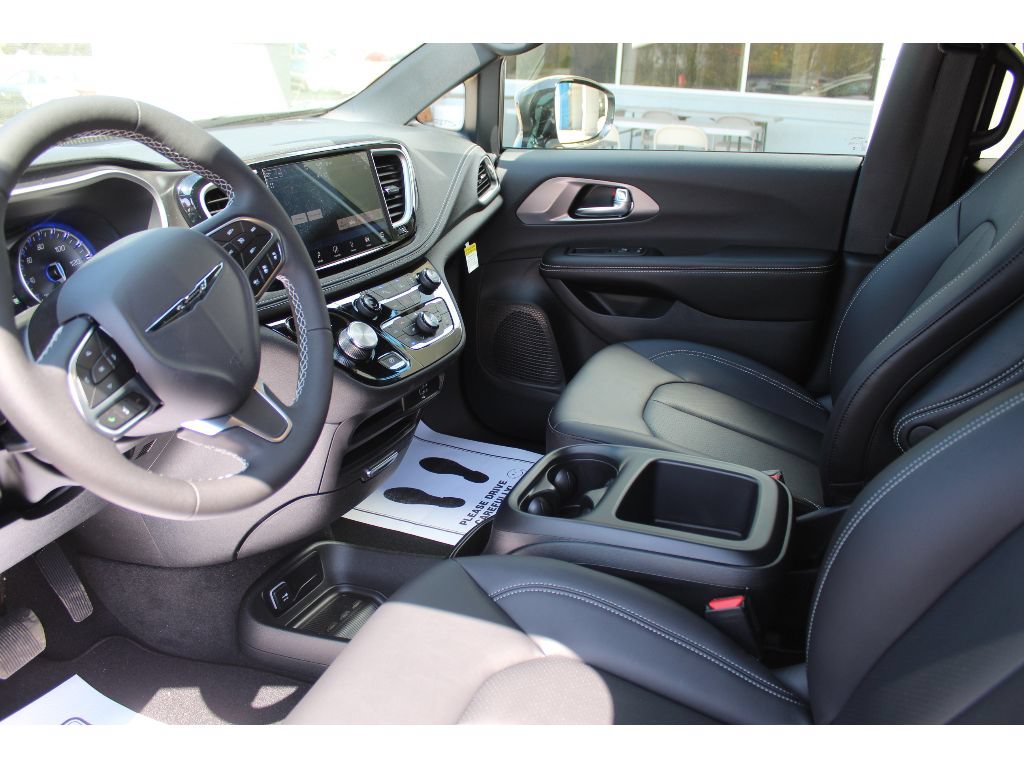 New 2026 Chrysler Pacifica Select FWD image 9