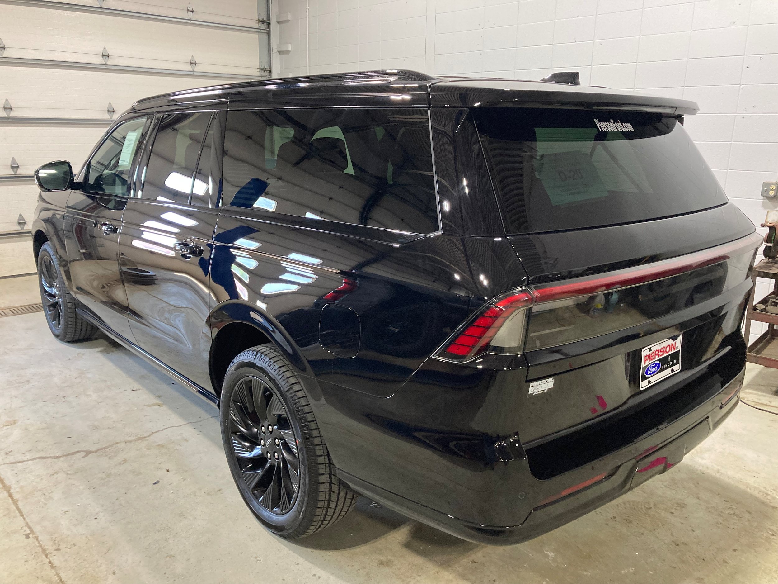 Used 2026 Lincoln Navigator L Reserve w/ Jet Appearance Package AWD/4WD image 16