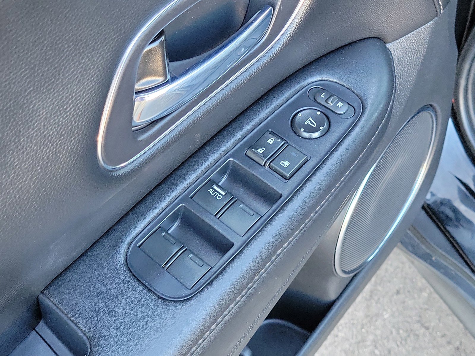 Used 2021 Honda HR-V EX-L image 14