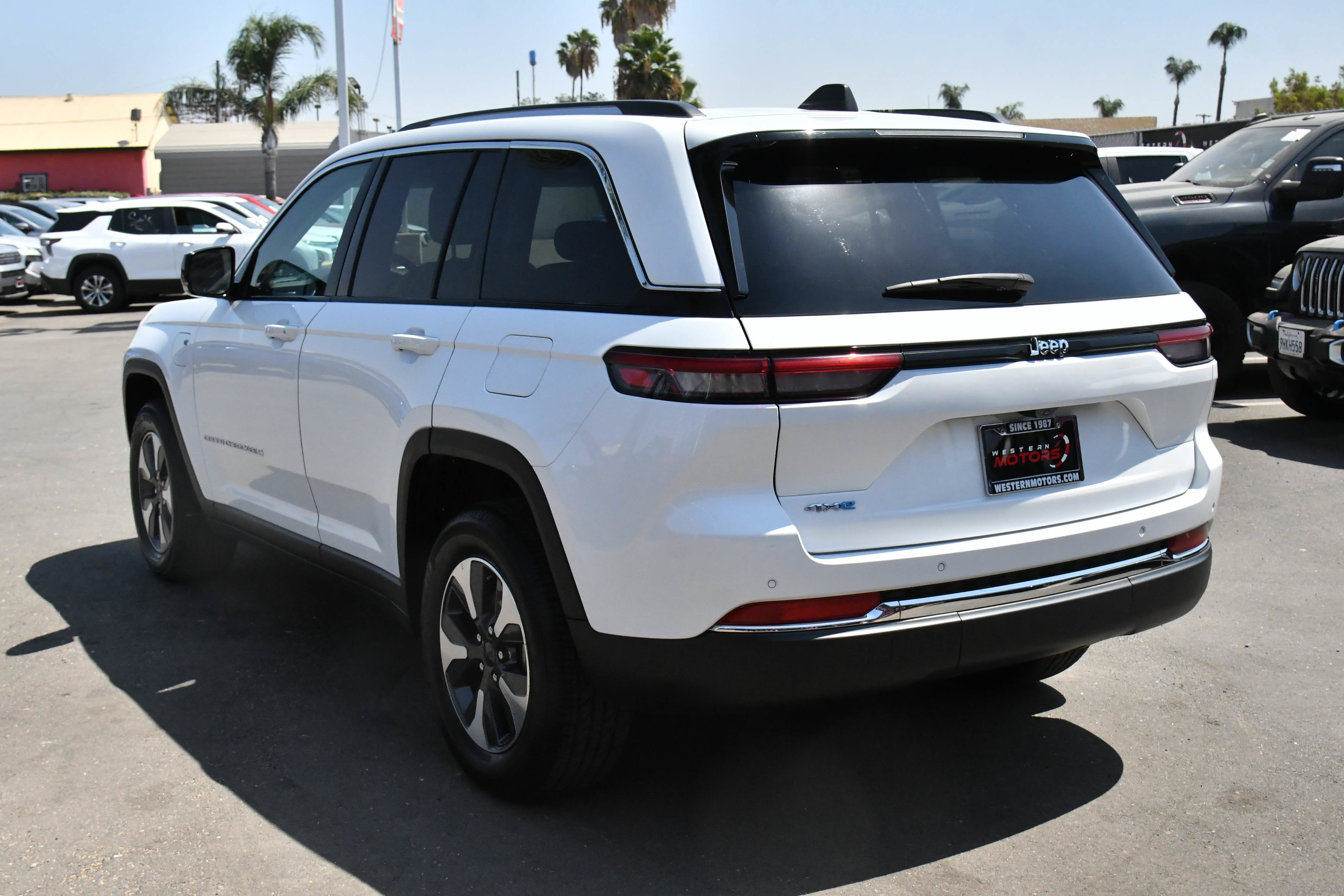 Used 2024 Jeep Grand Cherokee Limited 4xe AWD/4WD image 6