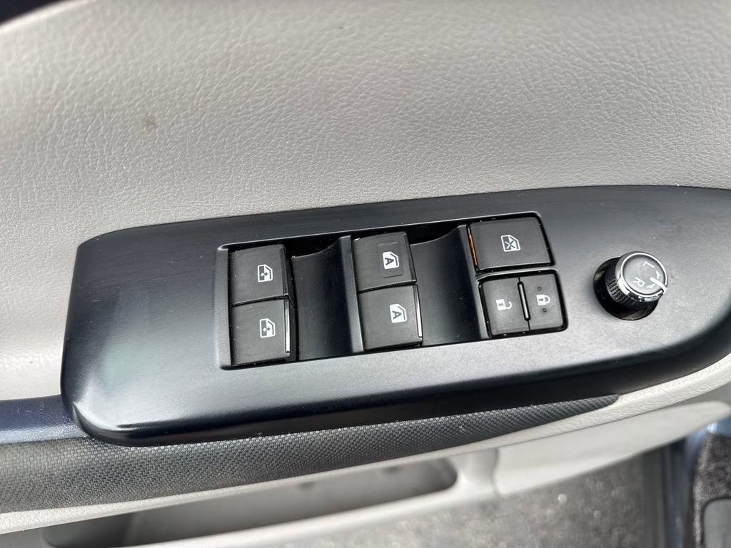 Used 2019 Toyota Highlander LE AWD/4WD image 18