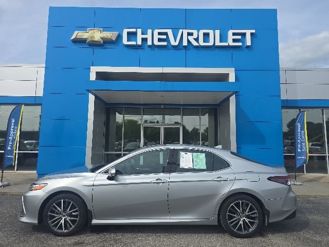 Used 2022 Toyota Camry XLE w/ Cold Weather Package FWD image 2