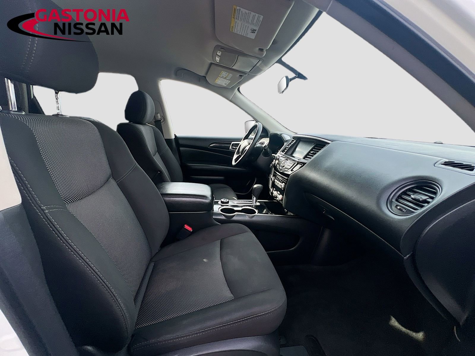 Used 2020 Nissan Pathfinder S image 37
