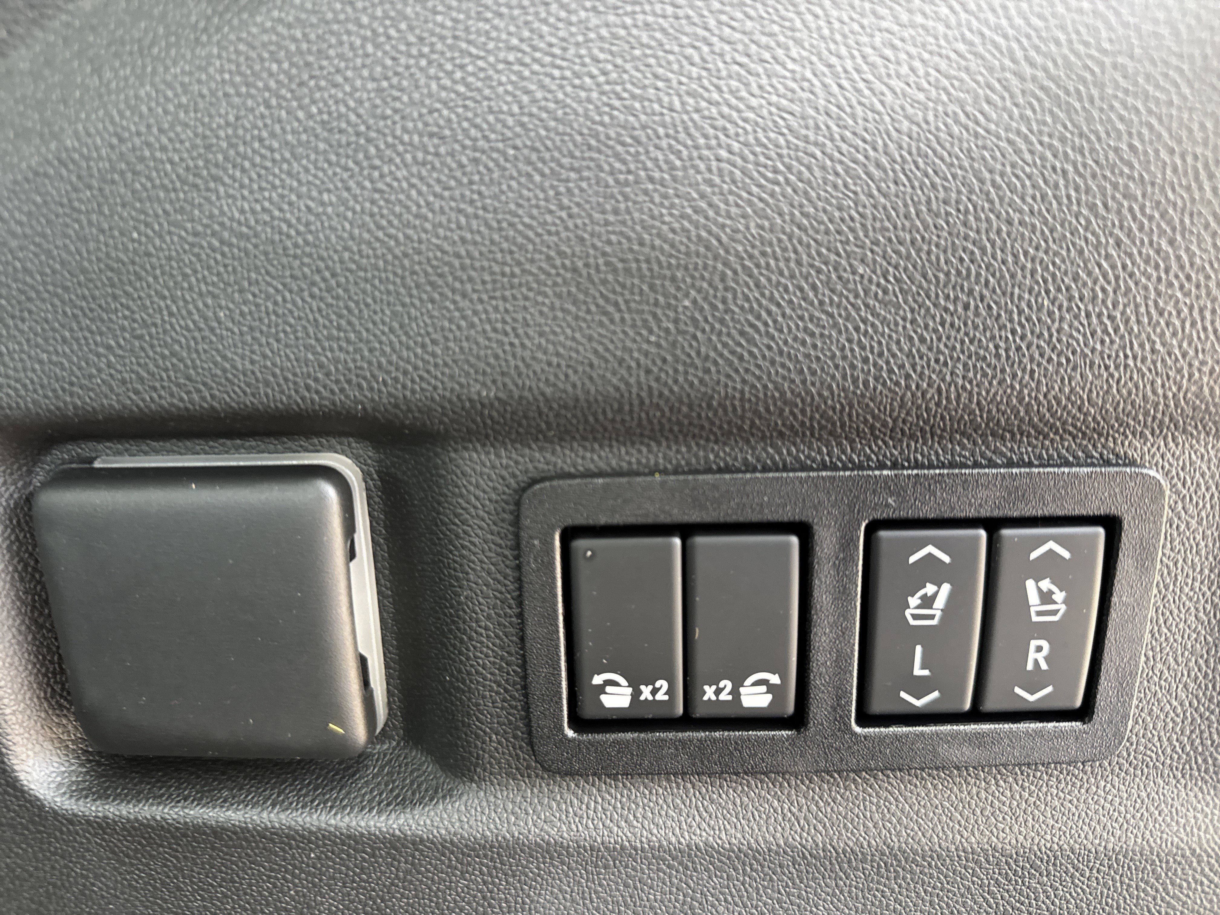 Used 2022 Chevrolet Tahoe LT w/ Luxury Package AWD/4WD image 37