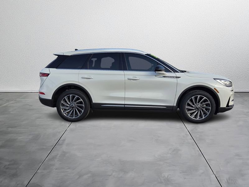 Used 2023 Lincoln Corsair Reserve image 6