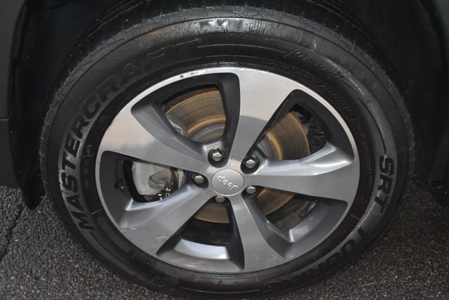 Used 2019 Jeep Cherokee Limited w/ Luxury Group image 53