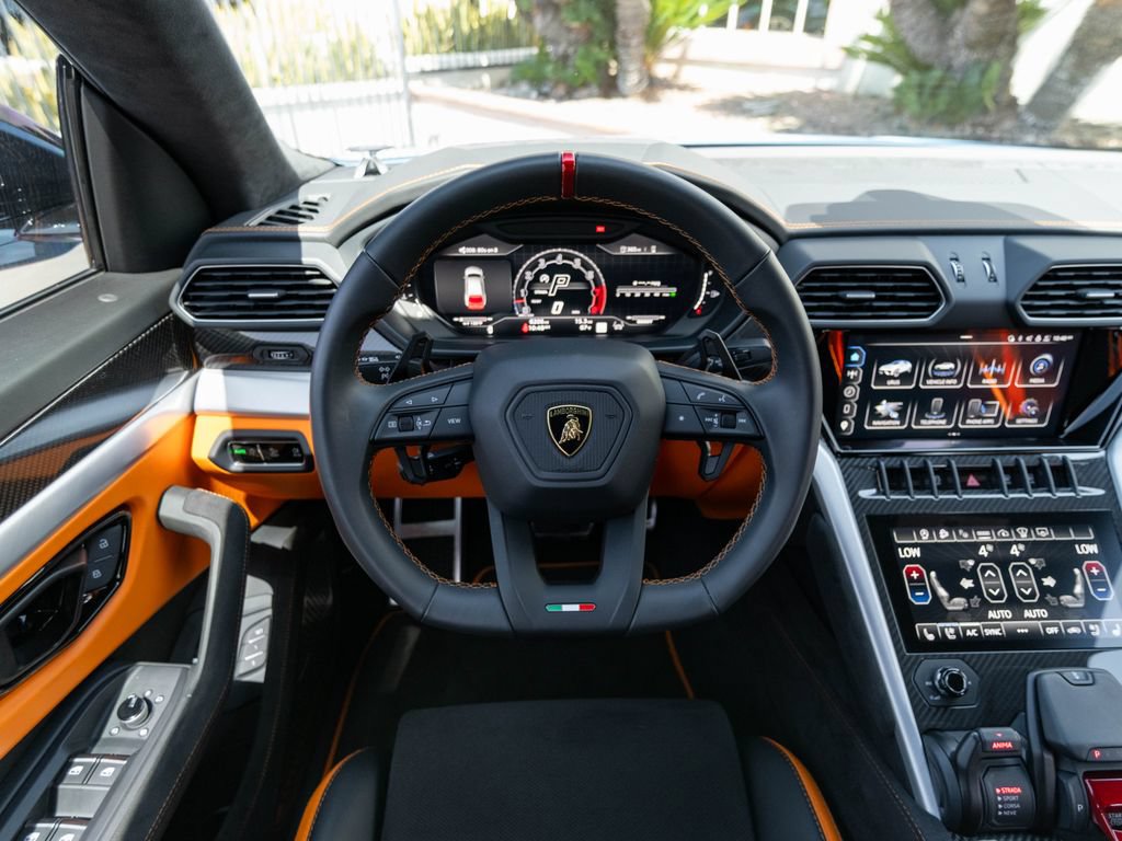 Used 2024 Lamborghini Urus S AWD/4WD image 31