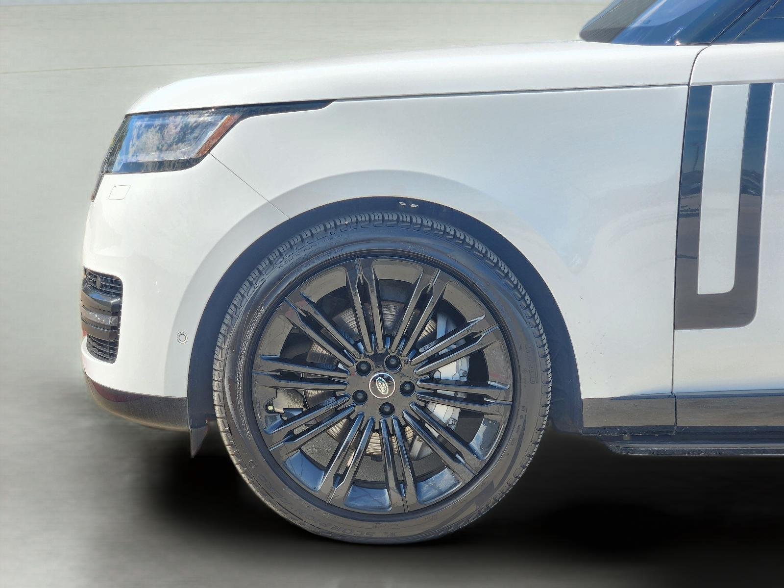 Used 2023 Land Rover Range Rover SE AWD/4WD image 9