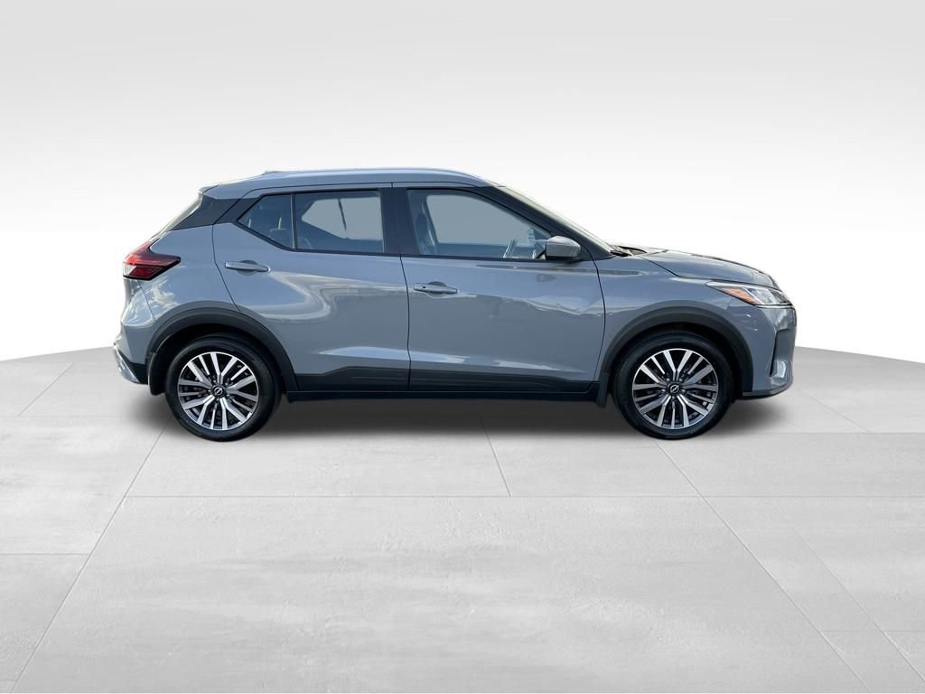 Used 2023 Nissan Kicks SV image 8