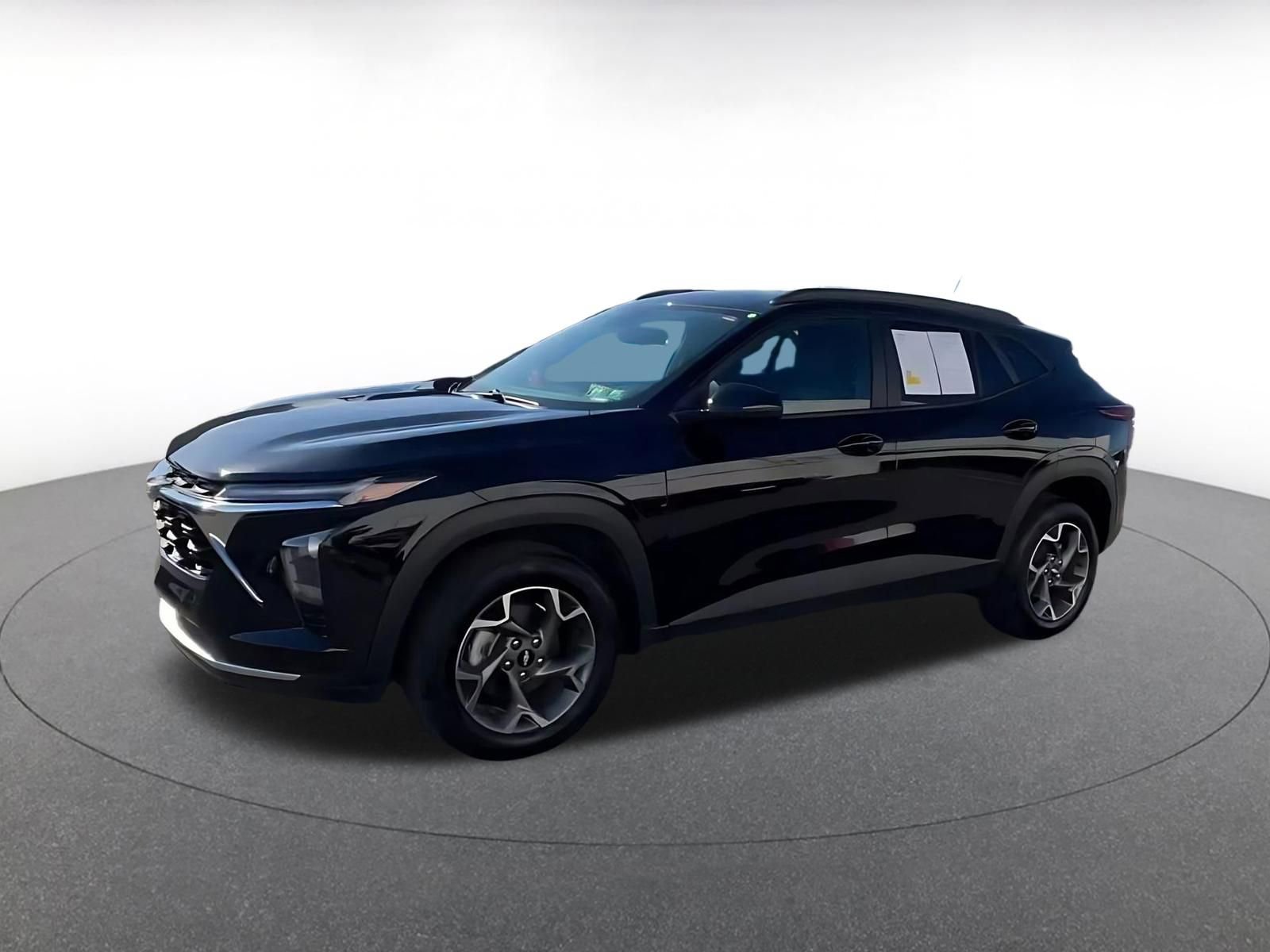 Used 2025 Chevrolet Trax LT FWD image 7