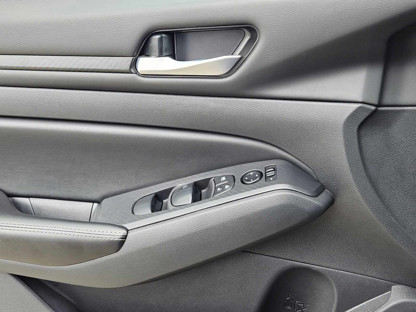 Used 2024 Nissan Altima 2.5 SV FWD image 30