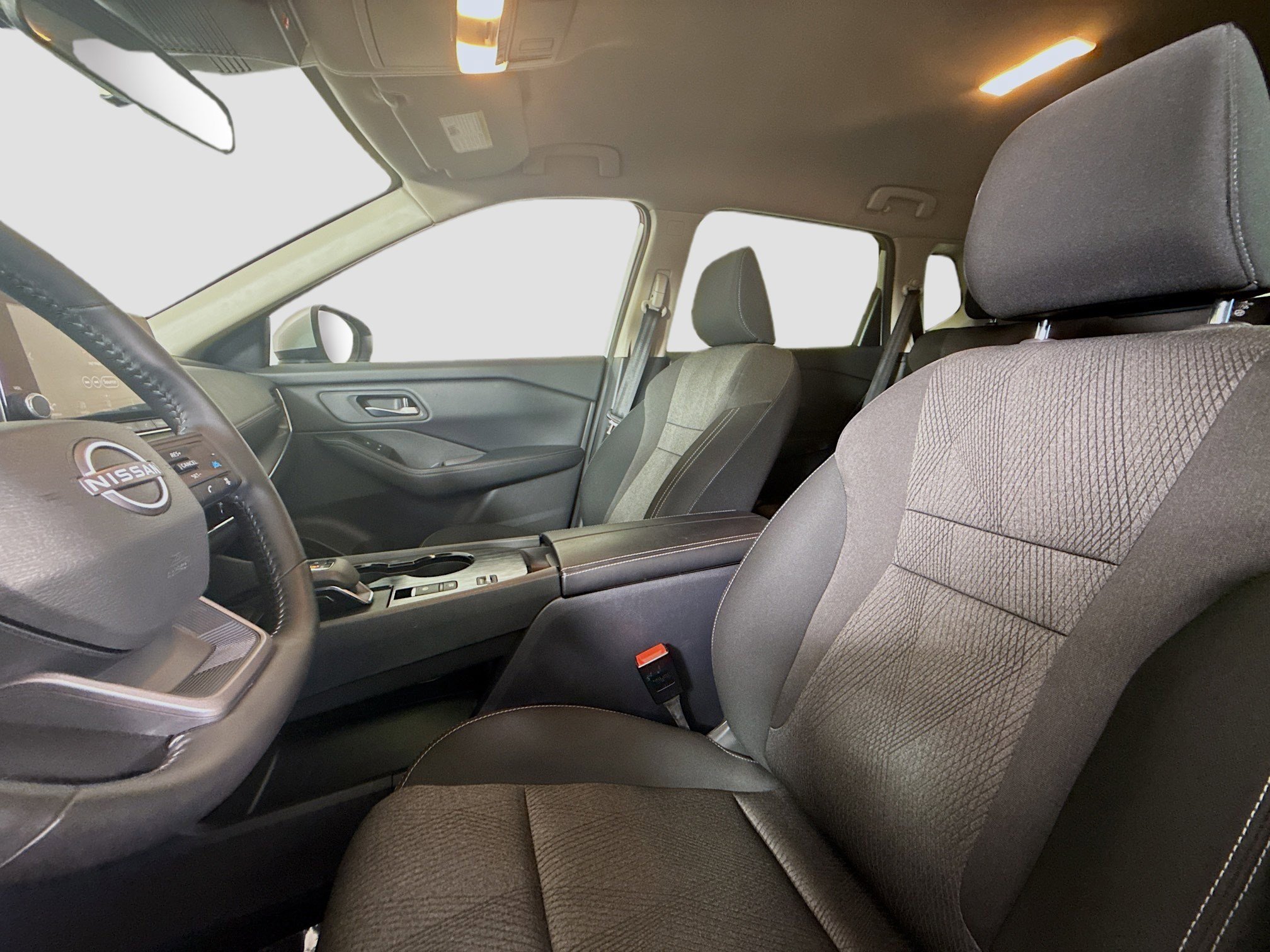 Used 2025 Nissan Rogue SV image 22