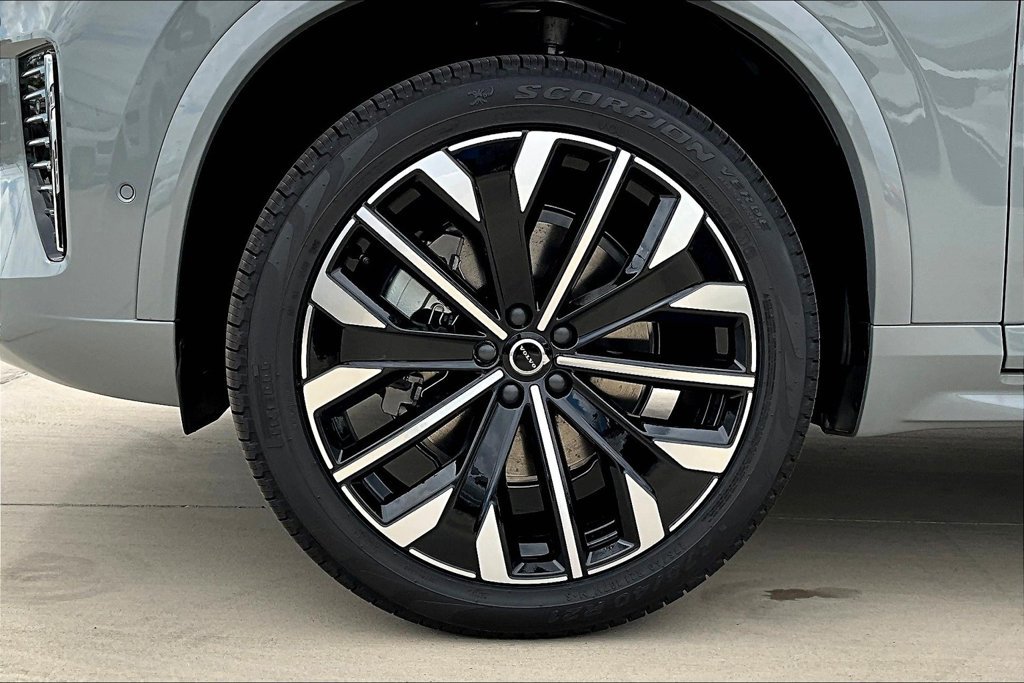 New 2026 Volvo XC90 B6 Plus w/ Protection Package Premier AWD/4WD image 24