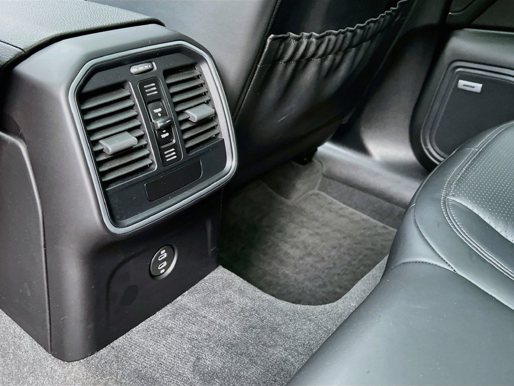 Certified 2021 Porsche Macan AWD/4WD image 27