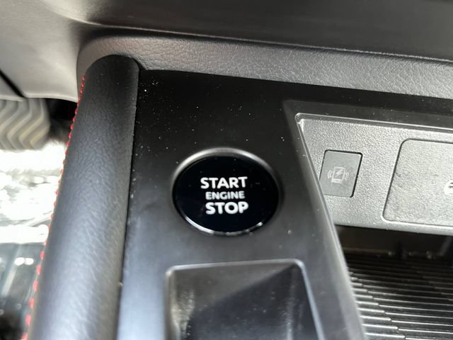 Used 2025 Nissan Kicks SR AWD/4WD image 28