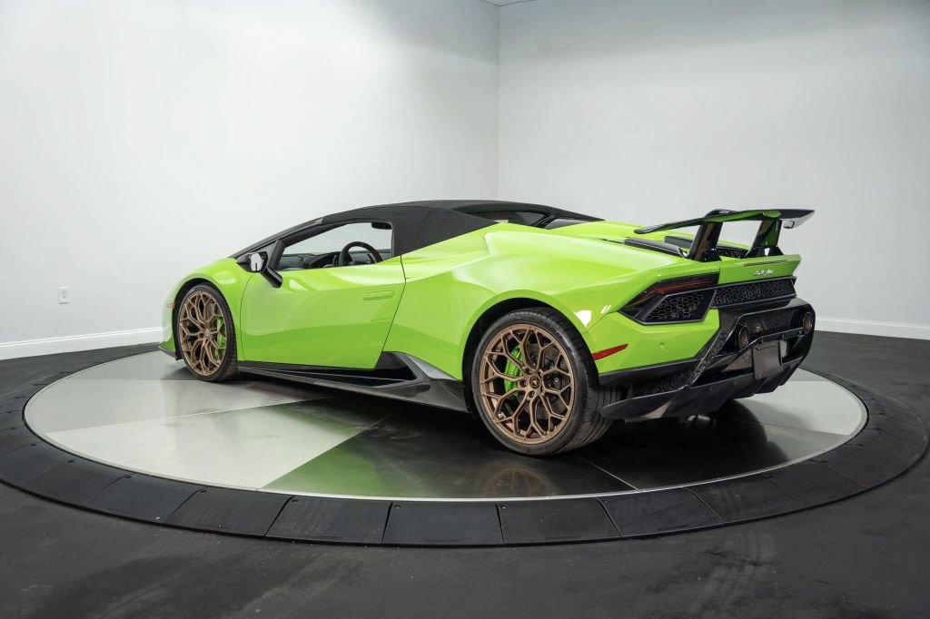 Used 2019 Lamborghini Huracan Performante AWD/4WD image 14