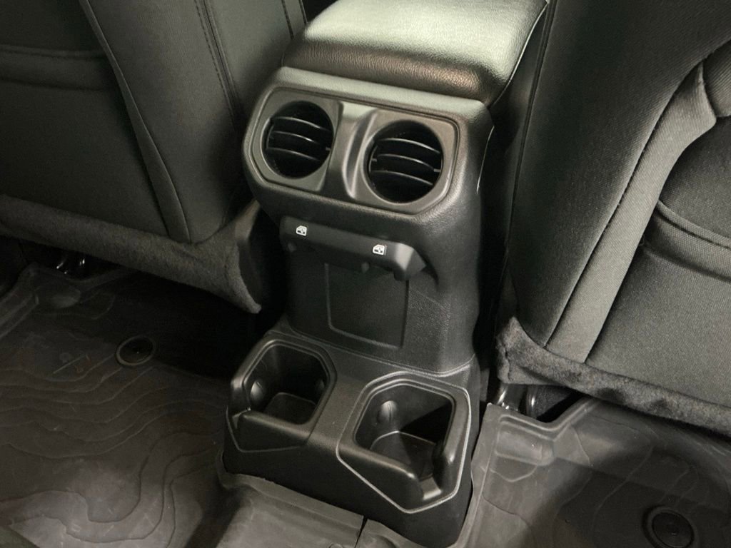 Used 2022 Jeep Wrangler Unlimited Sport AWD/4WD image 27