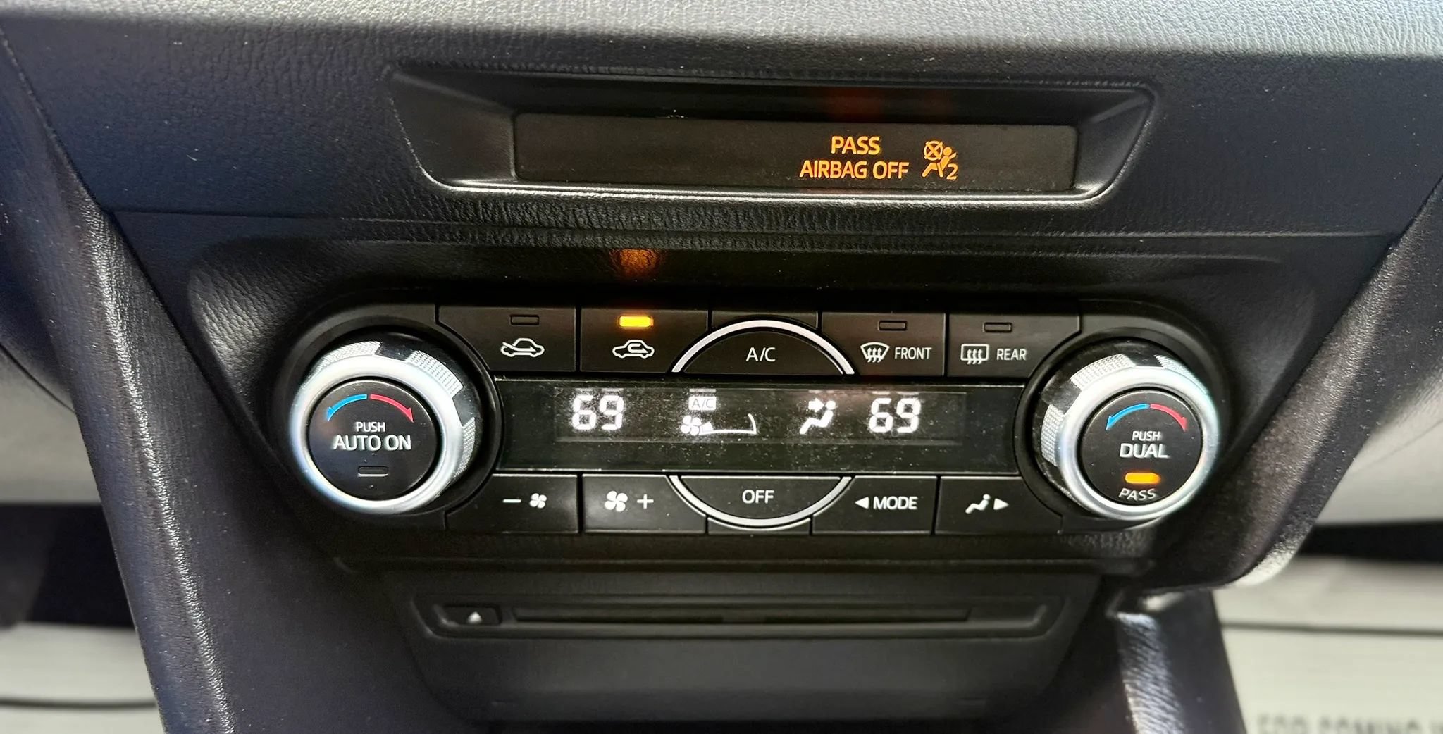 Used 2016 MAZDA MAZDA3 i Touring w/ Popular Equipment Package FWD image 19