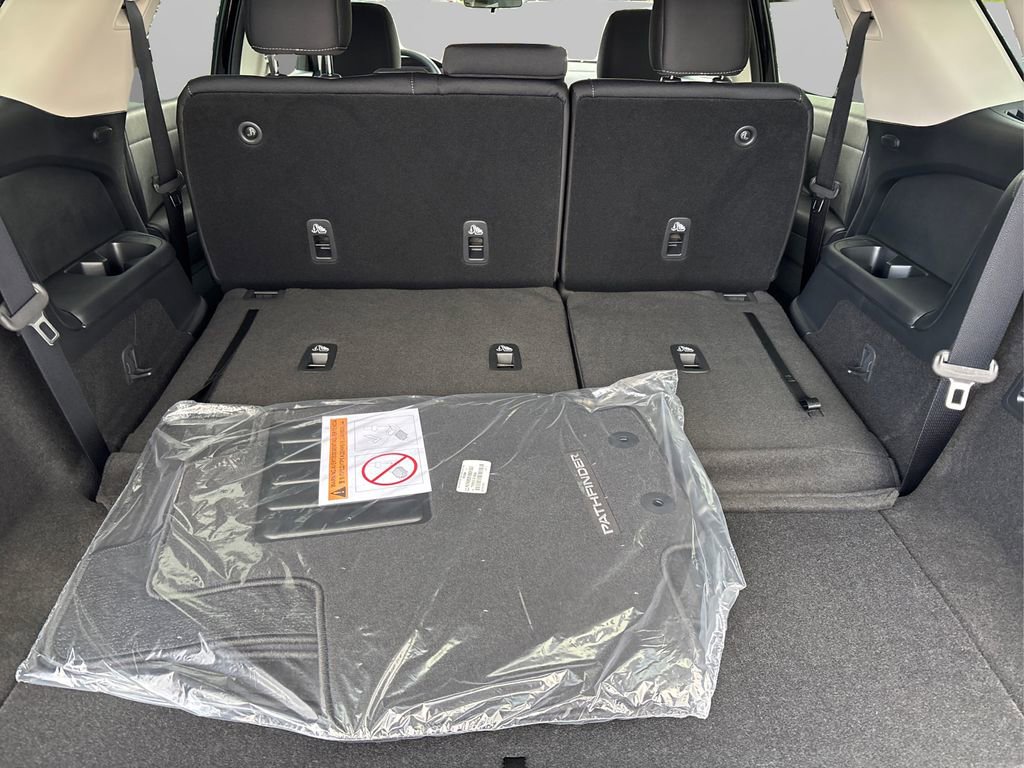 New 2025 Nissan Pathfinder S image 11