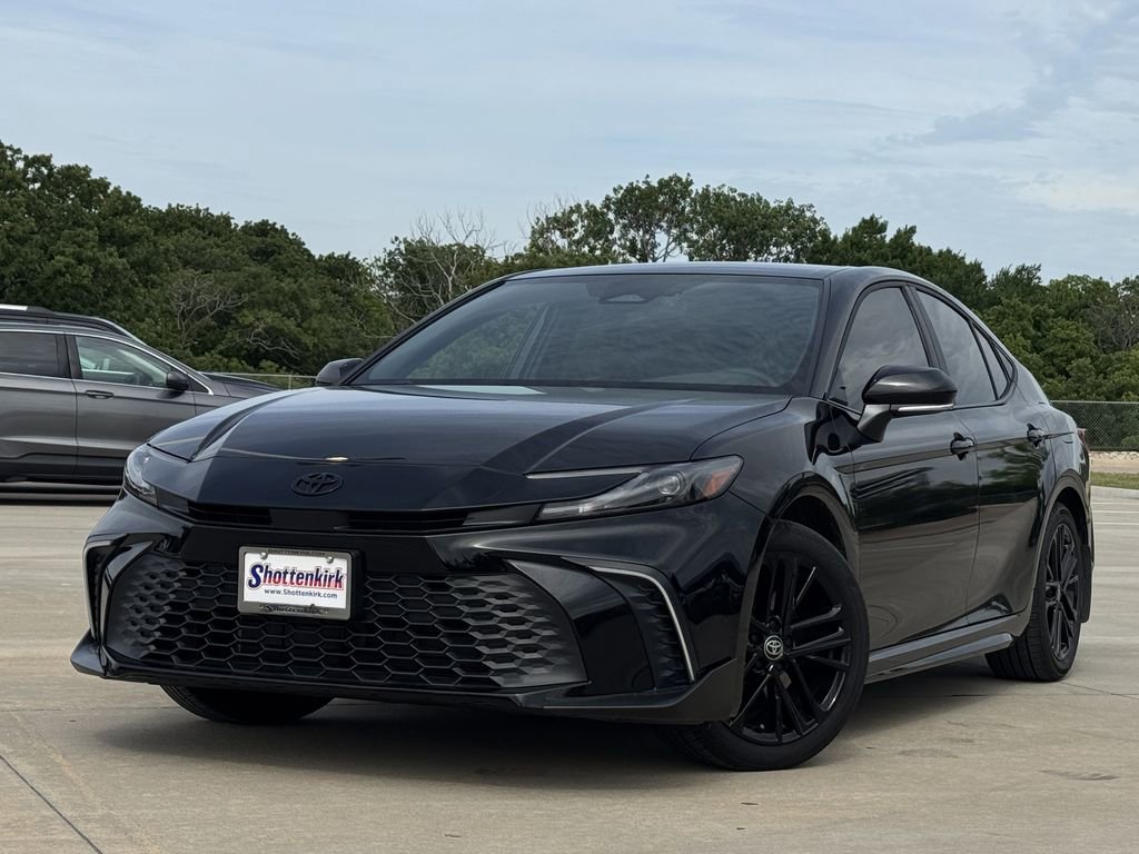 Used 2025 Toyota Camry SE FWD image 2