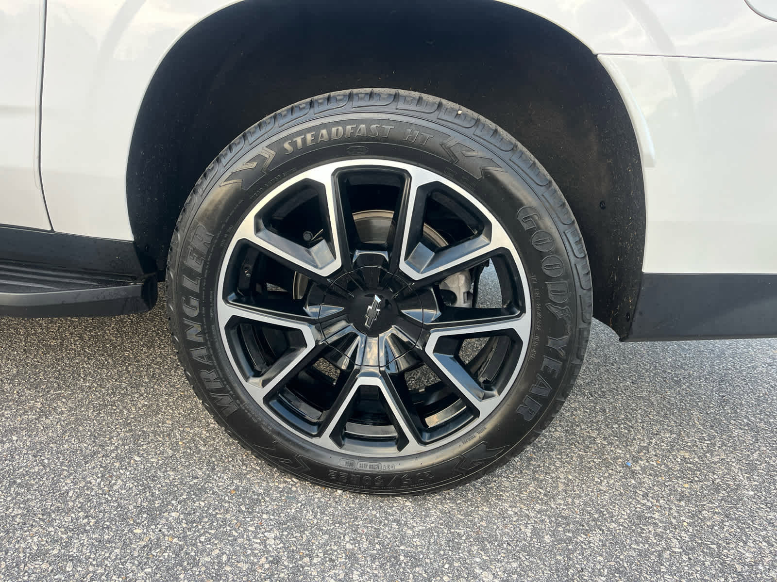 Used 2021 Chevrolet Suburban RST w/ Luxury Package image 41