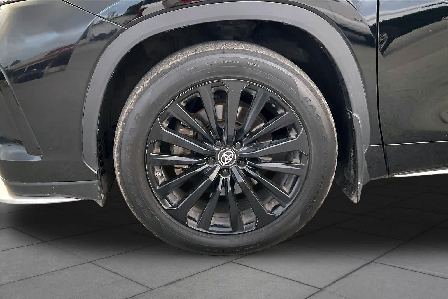 Used 2023 Toyota Highlander XSE FWD image 11