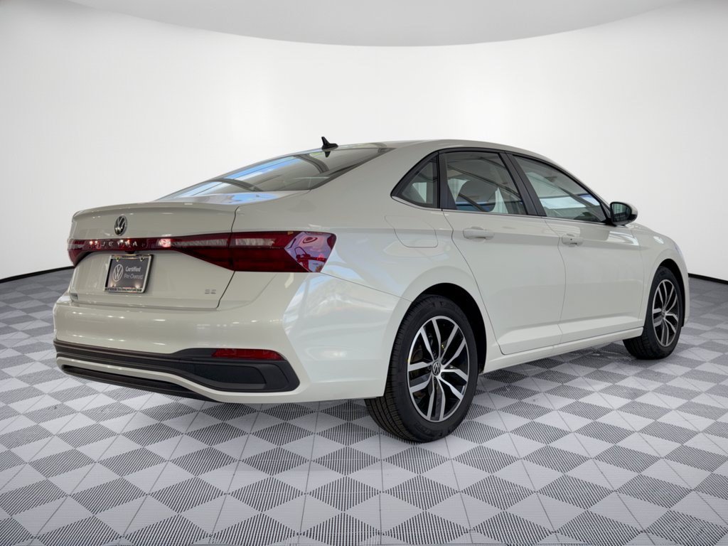 Used 2026 Volkswagen Jetta SE FWD image 9