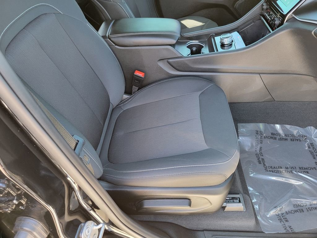 Used 2025 Jeep Grand Cherokee Laredo w/ Trailer Tow Package image 15