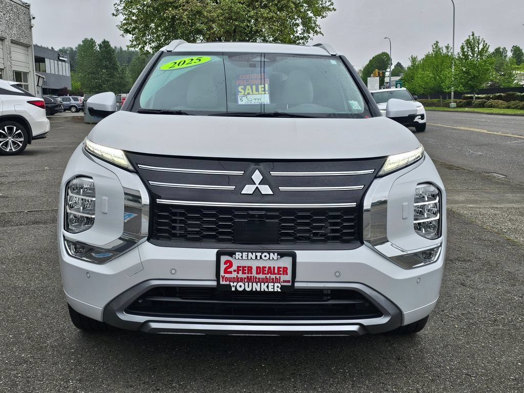 Used 2025 Mitsubishi Outlander SEL AWD/4WD image 2