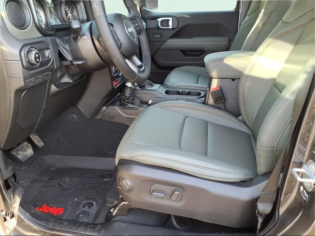 New 2026 Jeep Gladiator Mojave w/ Technology Group image 9