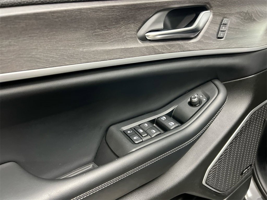 Used 2022 Jeep Grand Cherokee Limited image 21