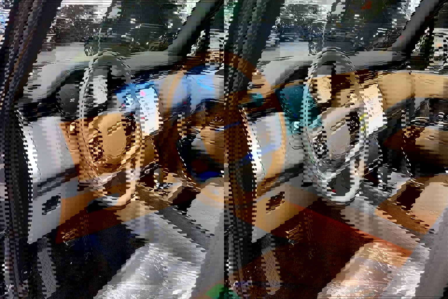 New 2026 Land Rover Range Rover SE image 8