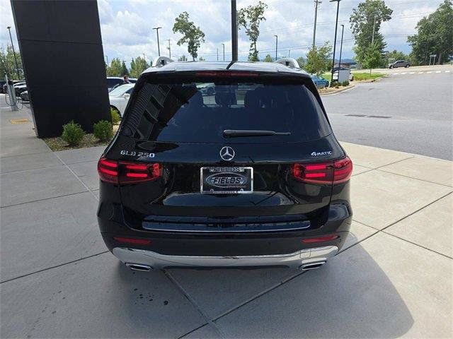 Used 2026 Mercedes-Benz GLB 250 4MATIC image 5