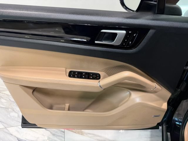 Used 2019 Porsche Cayenne AWD/4WD image 12