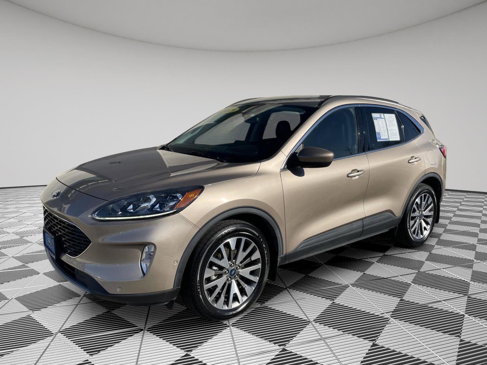 Used 2021 Ford Escape Titanium w/ Class II Trailer Tow Package image 3