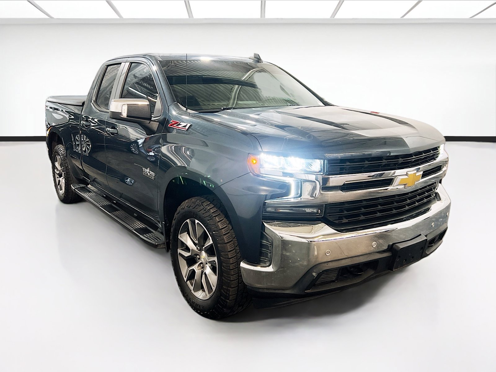 Used 2019 Chevrolet Silverado 1500 LT w/ Texas Edition AWD/4WD image 3