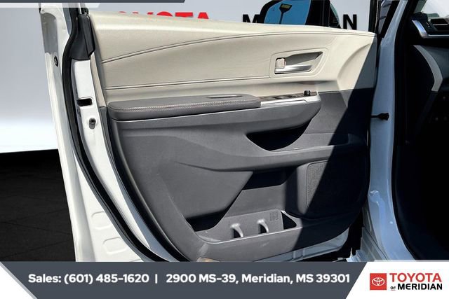 Used 2022 Toyota Sienna XLE image 17