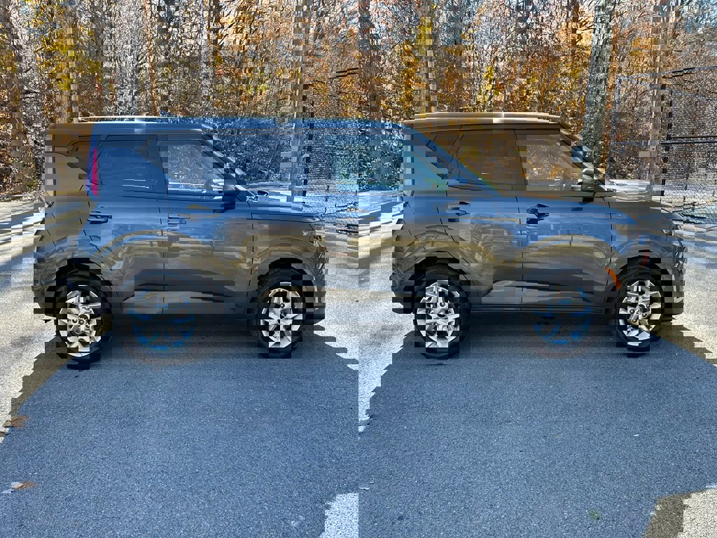 Used 2023 Kia Soul S image 2