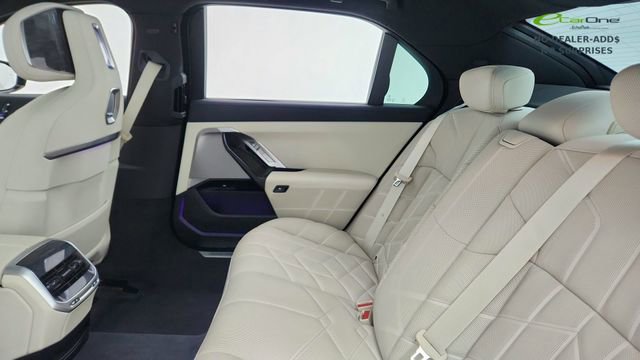 Used 2023 BMW 740i w/ Parking Assistance Package image 28