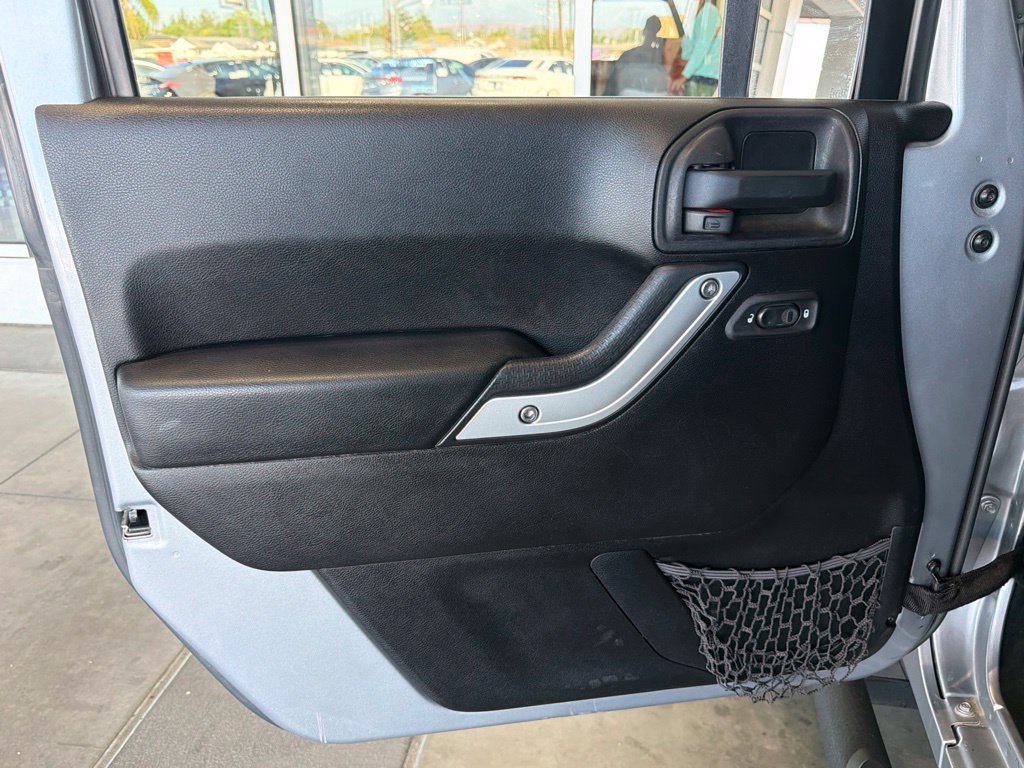 Used 2014 Jeep Wrangler Rubicon w/ Power Convenience Group AWD/4WD image 18