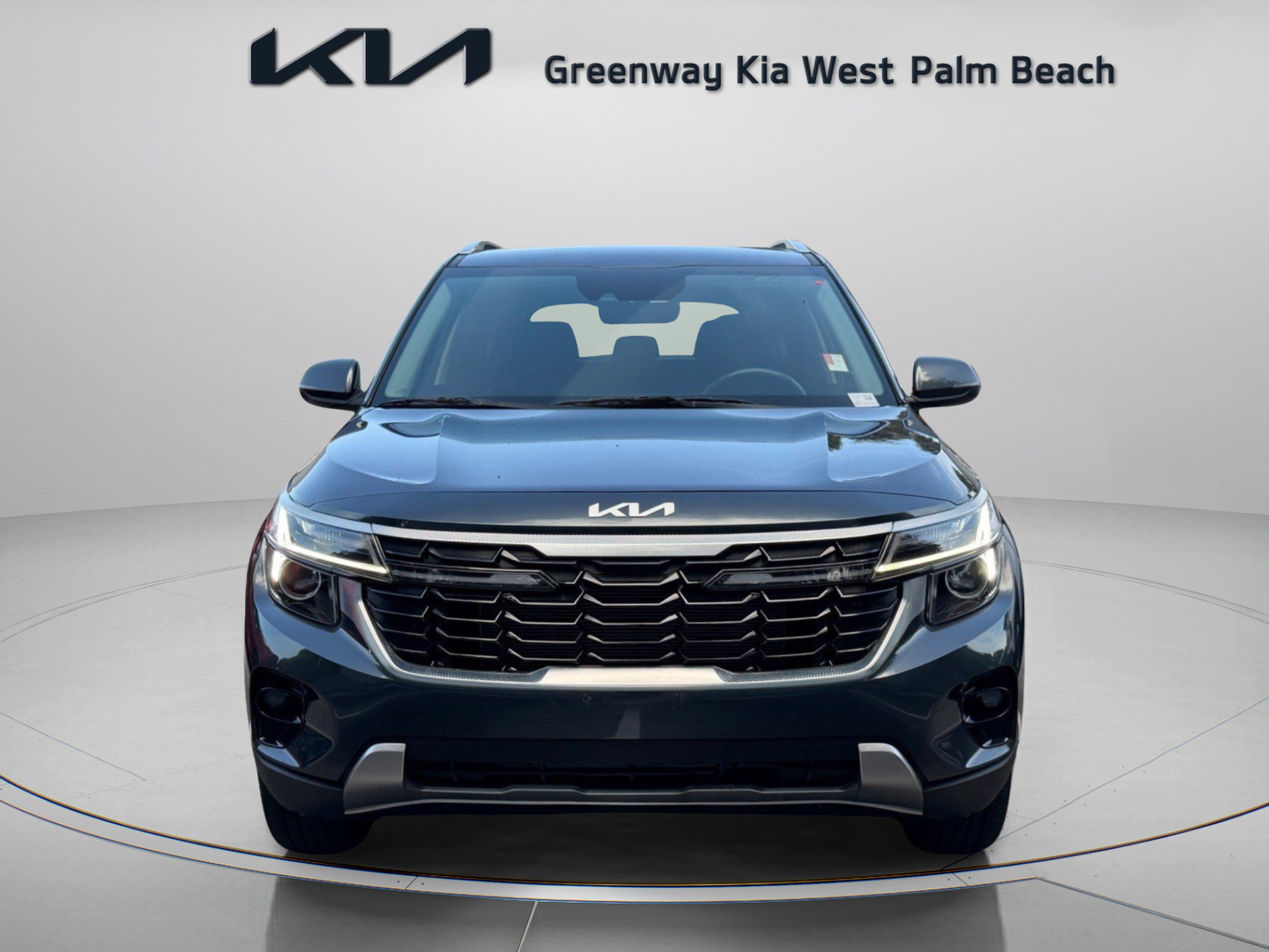 Used 2024 Kia Seltos S AWD/4WD image 2