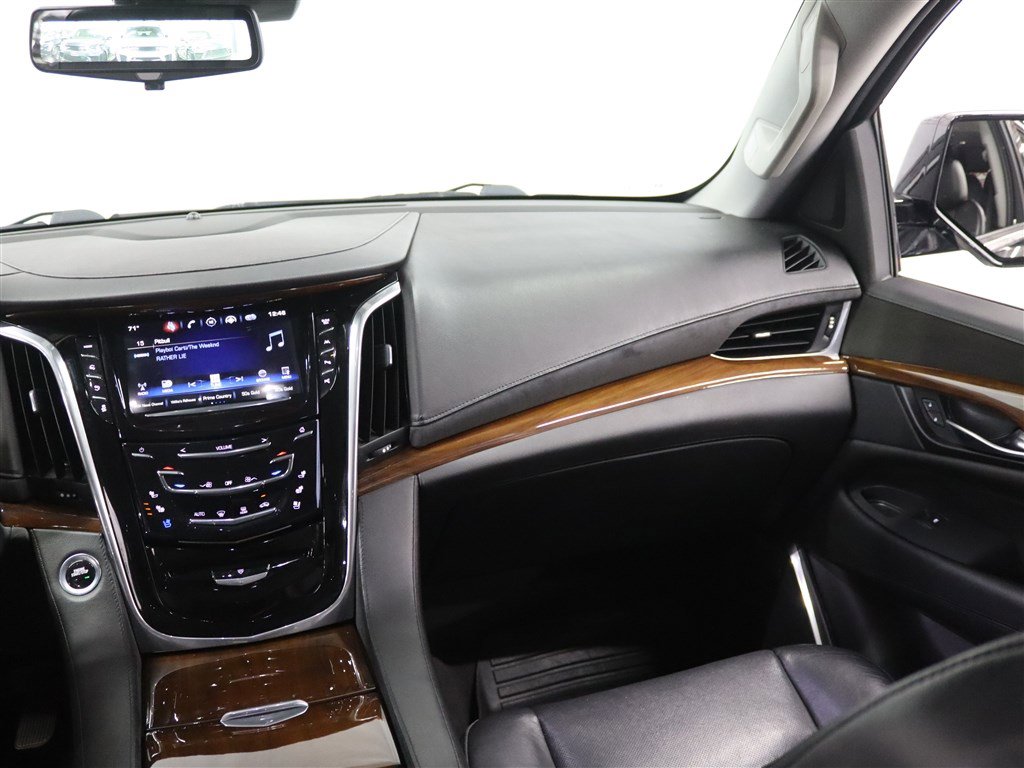 Used 2019 Cadillac Escalade Premium Luxury AWD/4WD image 26
