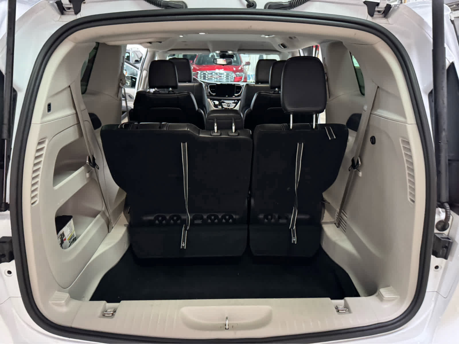 Used 2024 Chrysler Pacifica Touring-L image 13