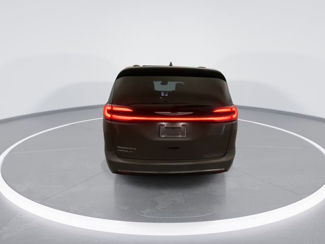 Used 2022 Chrysler Pacifica Touring-L FWD image 3