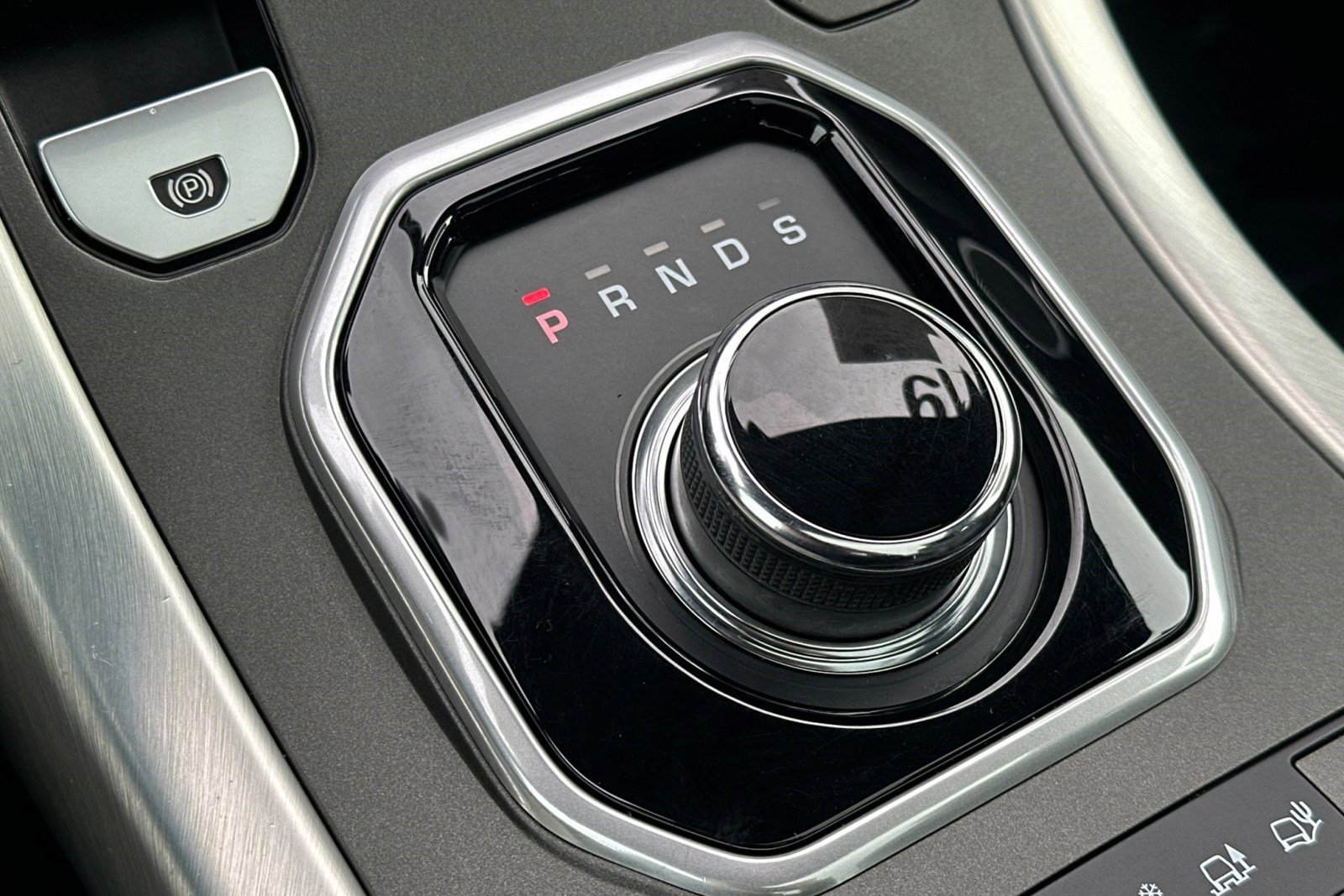 Used 2019 Land Rover Range Rover Evoque HSE Dynamic image 24