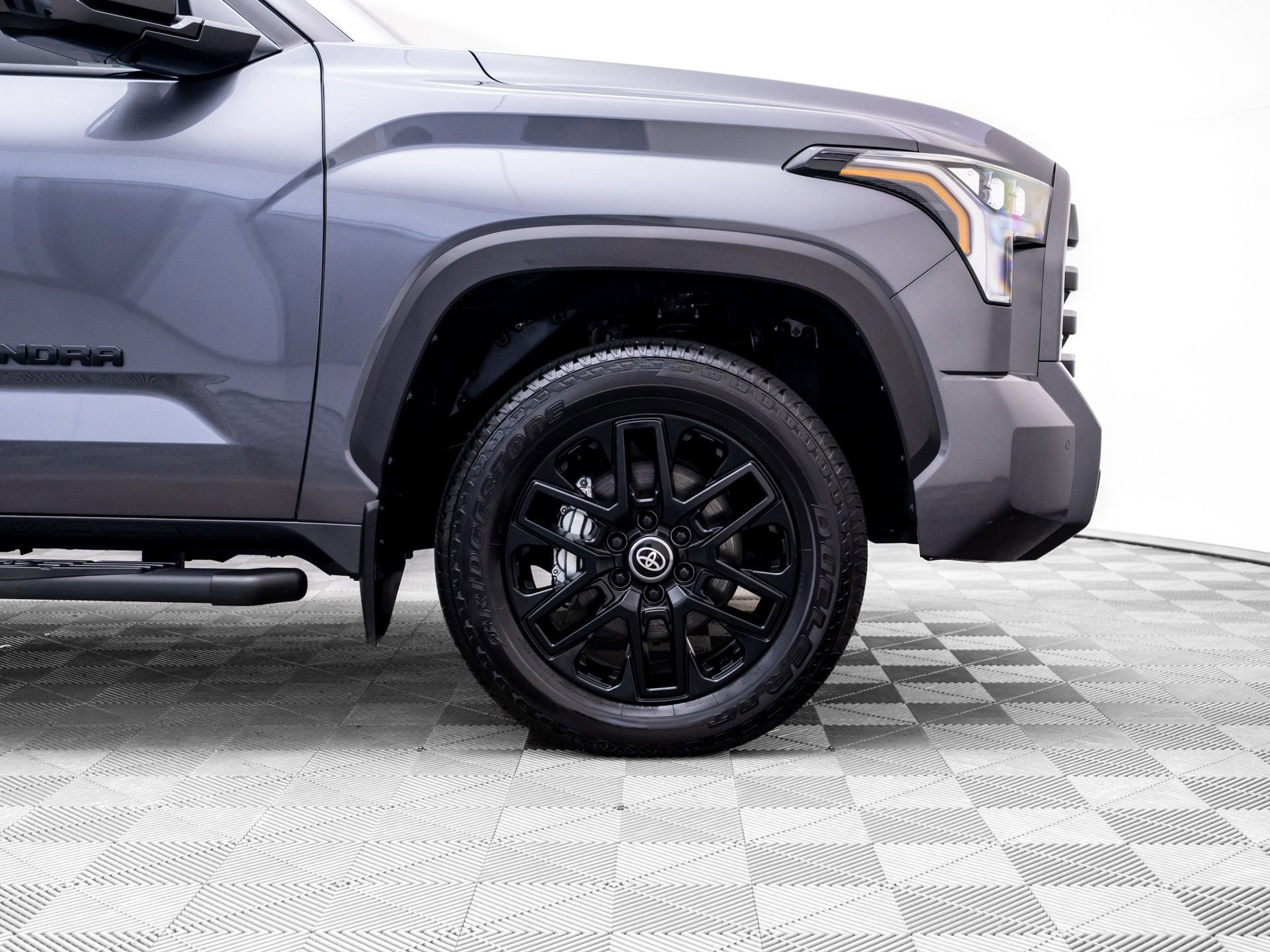 Used 2025 Toyota Tundra Limited AWD/4WD image 38