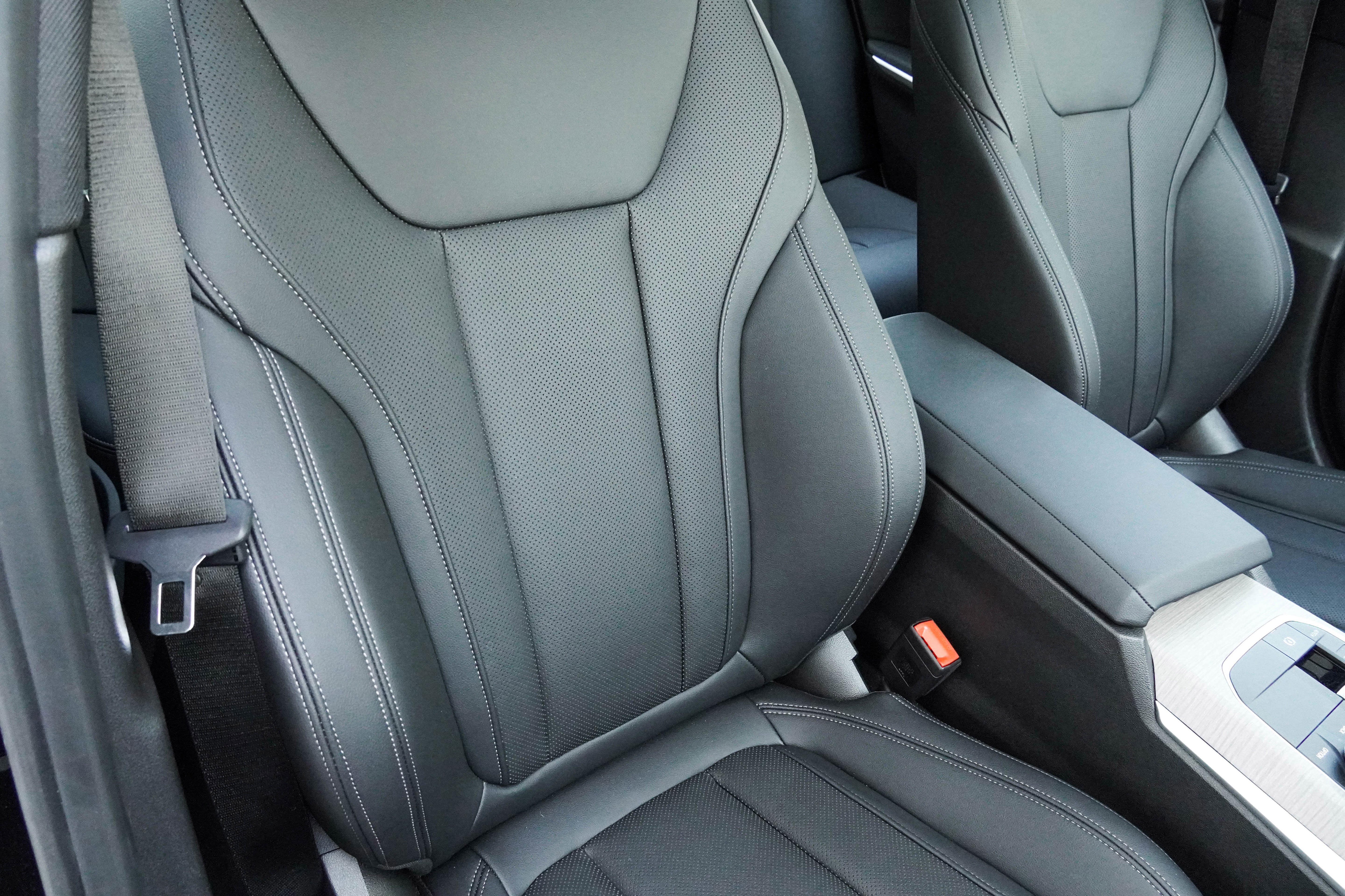 Certified 2025 BMW 330i Sedan RWD image 13